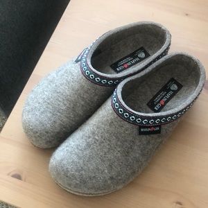 Haflinger Grizzly Clogs, Turf, Like New